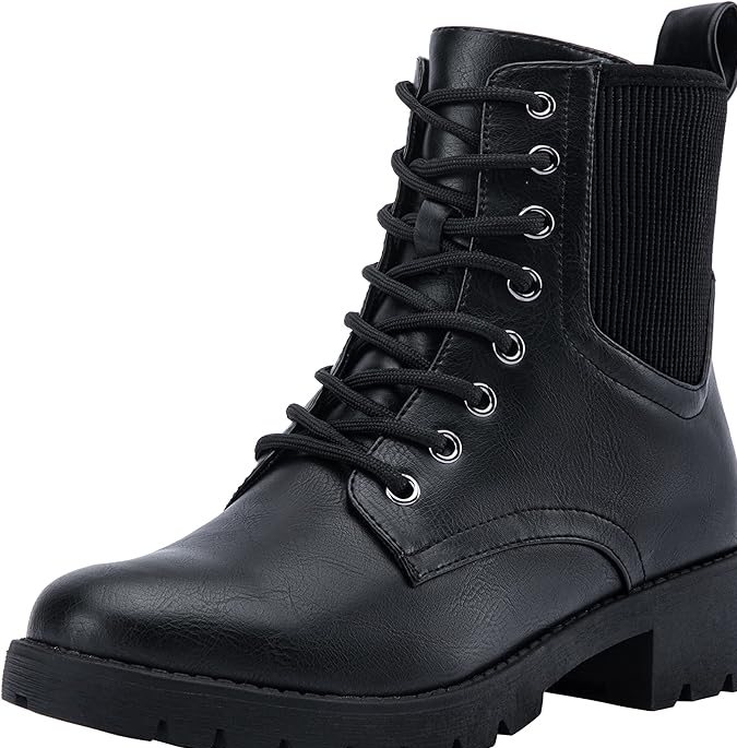 Taylor Swift ya sacó las combat boots de otoño: 7 opciones en Amazon desde $40 dólares