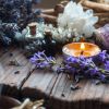 8 velas aromáticas de lavanda que le darán un toque de paz y armonía a tus espacios