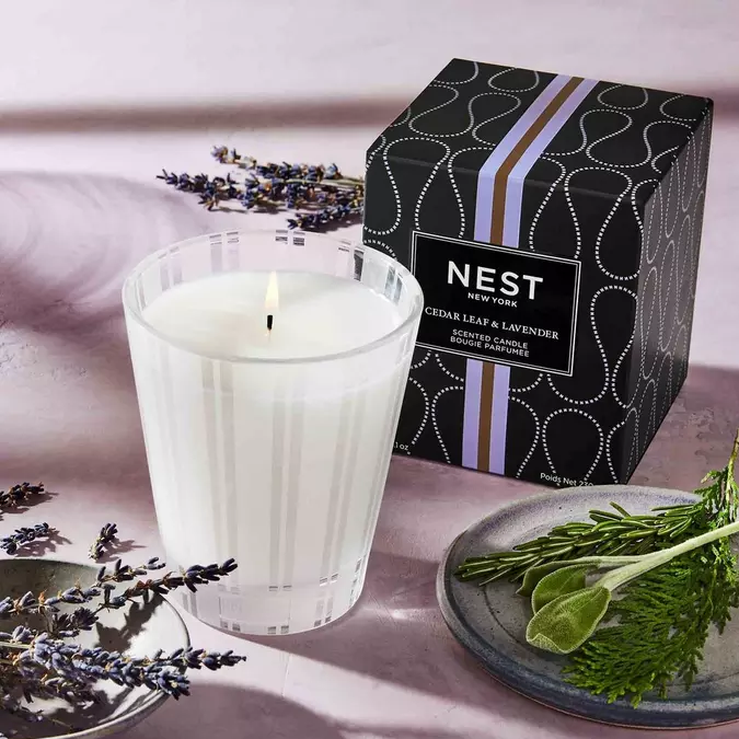 8 velas aromáticas de lavanda que le darán un toque de paz y armonía a tus espacios