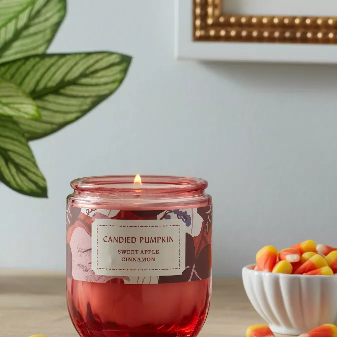 6 velas con notas de manzana y canela ideales para llevar el otoño a todo tu hogar