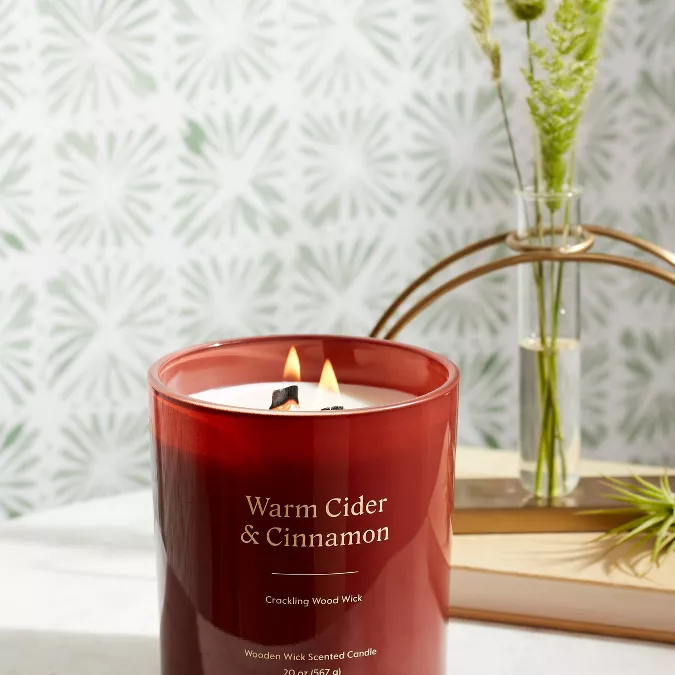 6 velas con notas de manzana y canela ideales para llevar el otoño a todo tu hogar