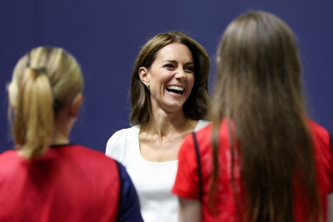 Captan tierno momento entre Kate Middleton y el príncipe William; los fans explotan de amor