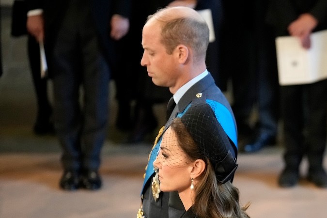Señalan a Kate Middleton de ignorar a Meghan Markle en nuevo libro de la monarquía británica