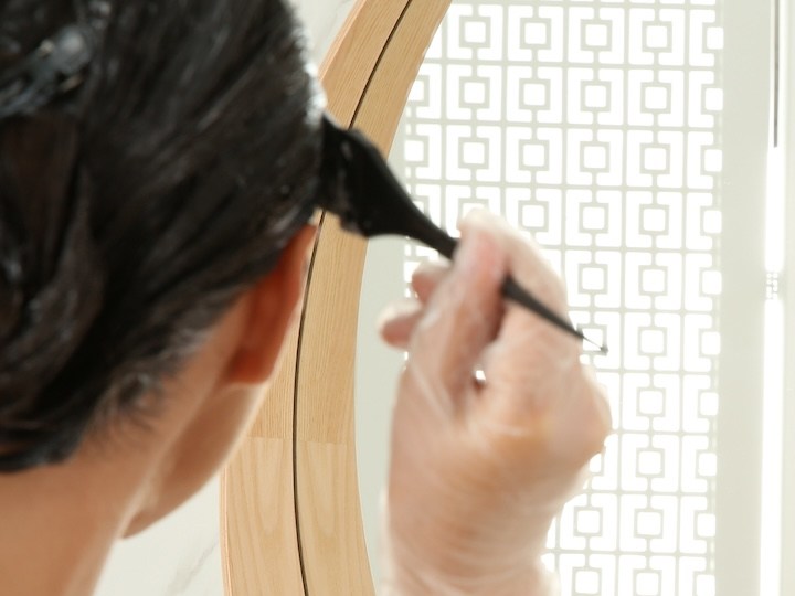 Cómo pintarte el cabello en casa y conseguir un buen resultado, de acuerdo a los expertos
