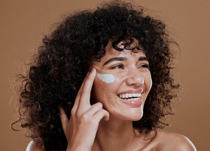 Conoce el serum con retinol de $19.99 dólares que las compradoras llaman “Bótox en botella”