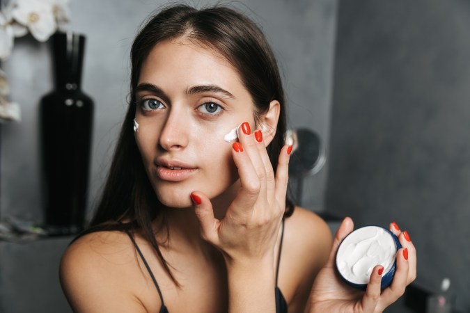 Cuida la piel de tu rostro en época de frío con esta crema viral coreana de $18 dólares
