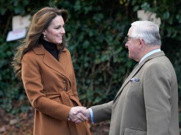 Kate Middleton da otra clase de estilo y elegancia perfecta para usar en otoño/invierno