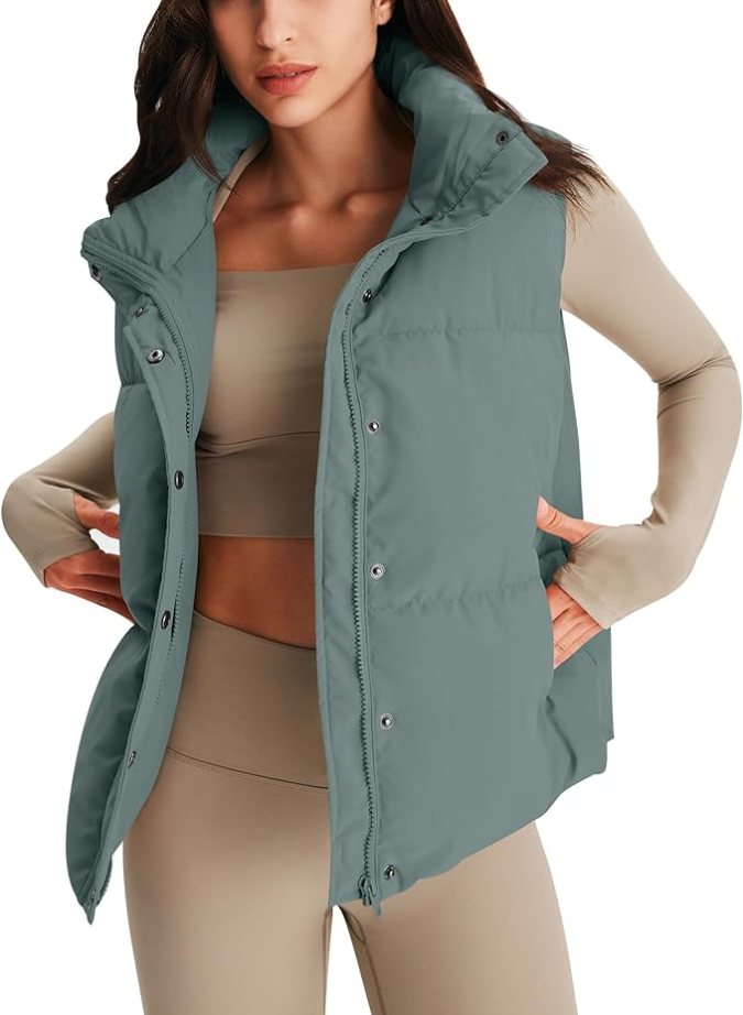 Moda en Amazon: 7 chalecos ‘puffer’ para cuidarte del frío con estilo desde $35 dólares