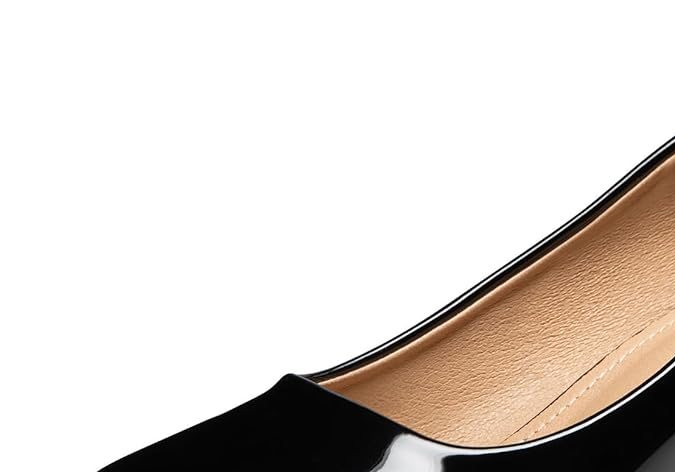 Moda en Amazon: 8 zapatos negros de tacón clásicos para toda ocasión desde $30 dólares