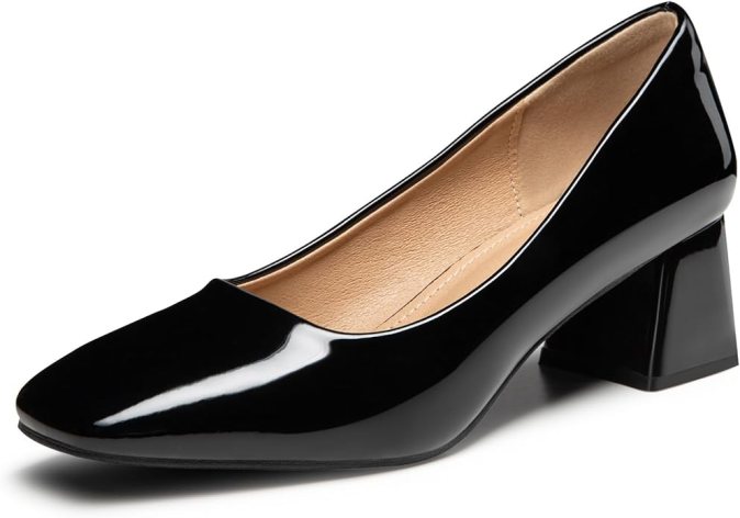 Moda en Amazon: 8 zapatos negros de tacón clásicos para toda ocasión desde $30 dólares