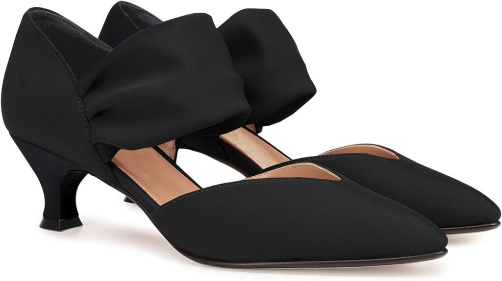 Moda en Amazon: 8 zapatos negros de tacón clásicos para toda ocasión desde $30 dólares