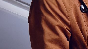 Moda en Amazon: 8 zapatos negros de tacón clásicos para toda ocasión desde $30 dólares