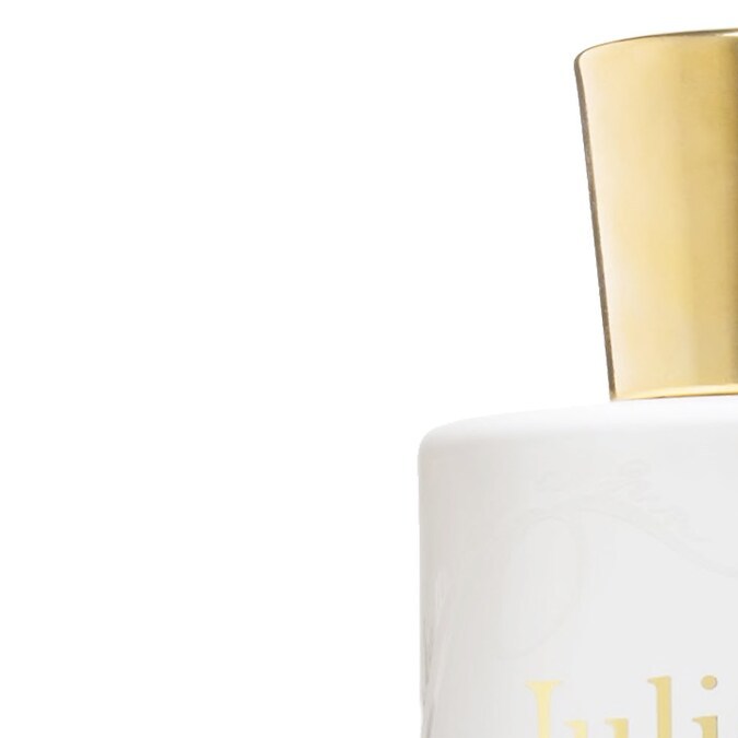 Resalta tu “energía femenina oscura” con estos 6 perfumes con notas de oud para invierno