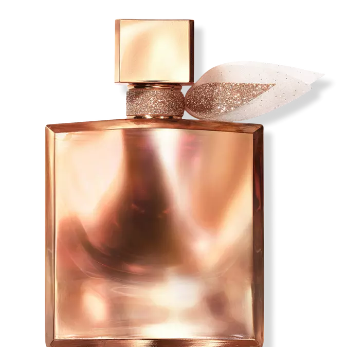 Resalta tu “energía femenina oscura” con estos 6 perfumes con notas de oud para invierno