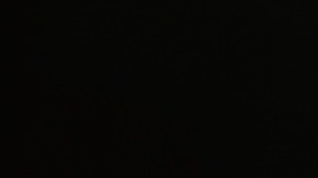 Resalta tu “energía femenina oscura” con estos 6 perfumes con notas de oud para invierno