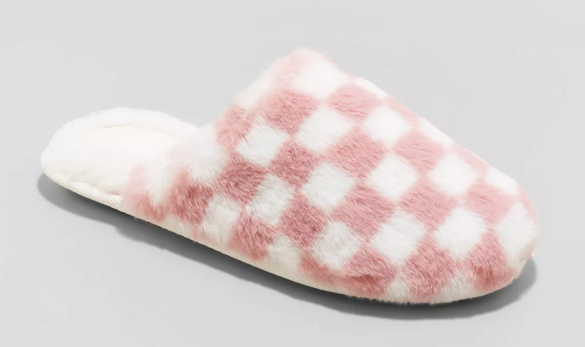 Regalos de Navidad para amigas: 8 cómodas y pantuflas de Target por menos de $20 dólares