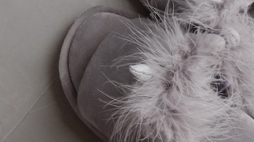 Regalos de Navidad para amigas: 8 cómodas y pantuflas de Target por menos de $20 dólares