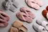 Regalos de Navidad para amigas: 8 cómodas y pantuflas de Target por menos de $20 dólares