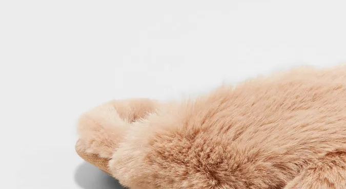 Regalos de Navidad para amigas: 8 cómodas y pantuflas de Target por menos de $20 dólares