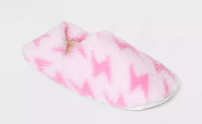 Regalos de Navidad para amigas: 8 cómodas y pantuflas de Target por menos de $20 dólares