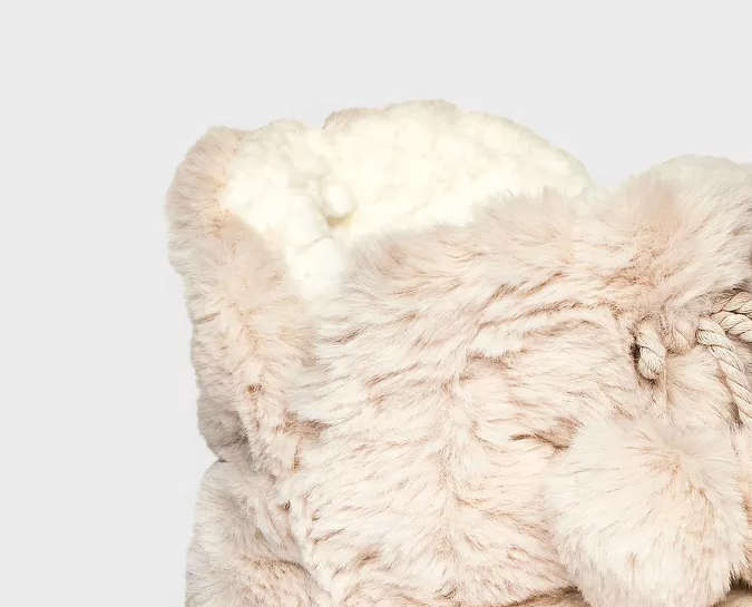 Regalos de Navidad para amigas: 8 cómodas y pantuflas de Target por menos de $20 dólares