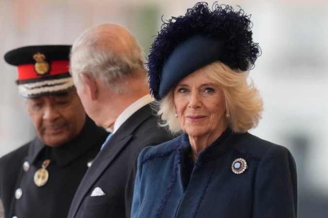 Acusan a la reina Camilla de apoyar a Piers Morgan por apodar a Meghan Markle “princesa Pinocho”