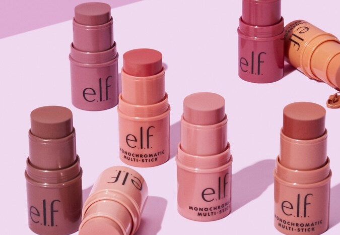 Conoce el rubor en crema viral de $5 dólares que las compradoras con piel madura adoran