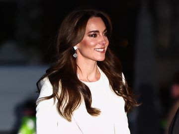 Kate Middleton está lista para Navidad y enamora a sus fans con una chaqueta blanca de perlas