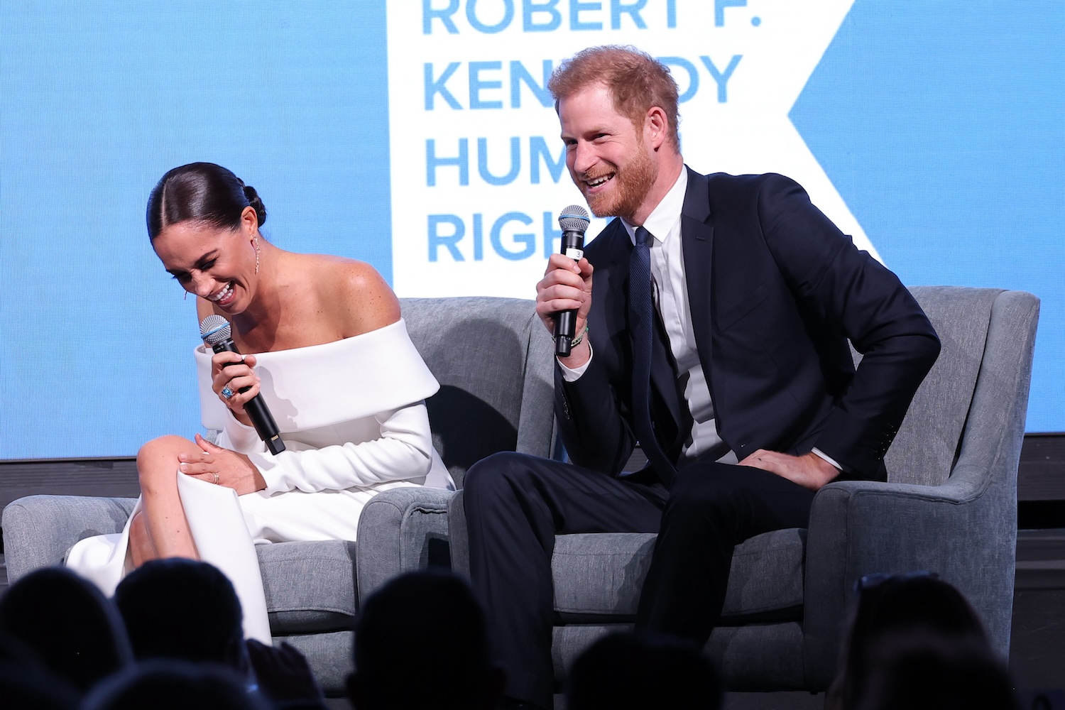 Meghan Markle se convierte en “becaria” en un divertido video para su marca de latte favorita