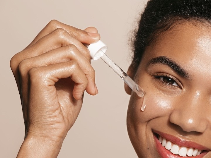 Conoce el serum con ácido ferúlico que ayuda con las manchas y puedes comprar en la farmacia