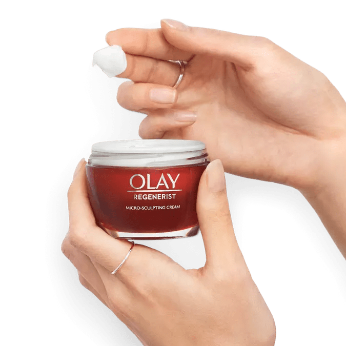 Conoce la crema facial de farmacia de $27 dólares que Dolly Parton usa para reafirmar su piel