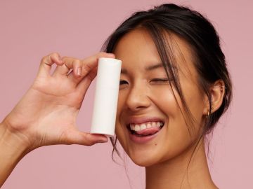 Cremas y lociones en barra: la forma más práctica de cuidar y consentir a la piel seca