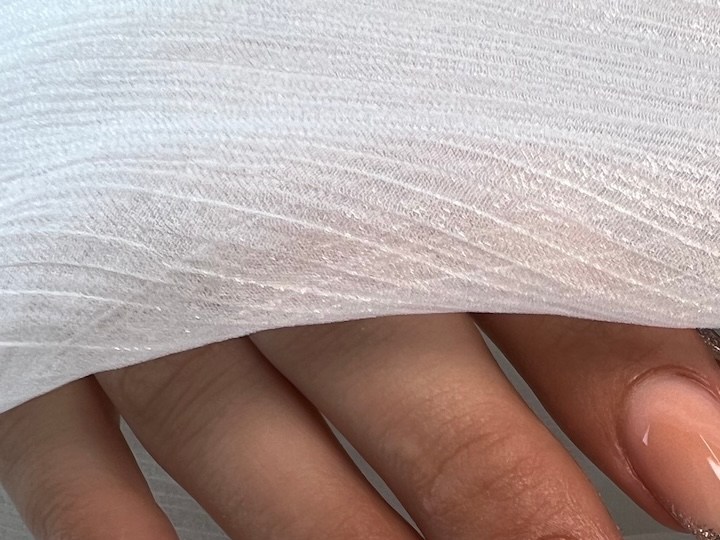 Despide al 2023 con un manicure francés plateado: tutoriales en TikTok para inspirarte