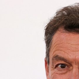 Dominic West, actor de ‘The Crown’, revela por qué ya no habla con el príncipe Harry