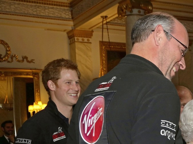 Dominic West, actor de ‘The Crown’, revela por qué ya no habla con el príncipe Harry