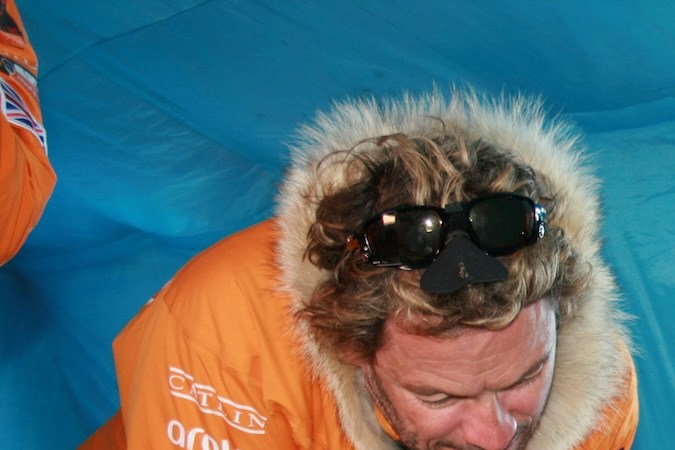 Dominic West, actor de ‘The Crown’, revela por qué ya no habla con el príncipe Harry