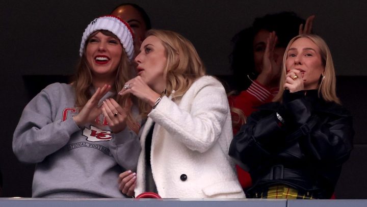 7 faldas de colegiala inspiradas en la que Taylor Swift usó en el último partido de Travis Kelce