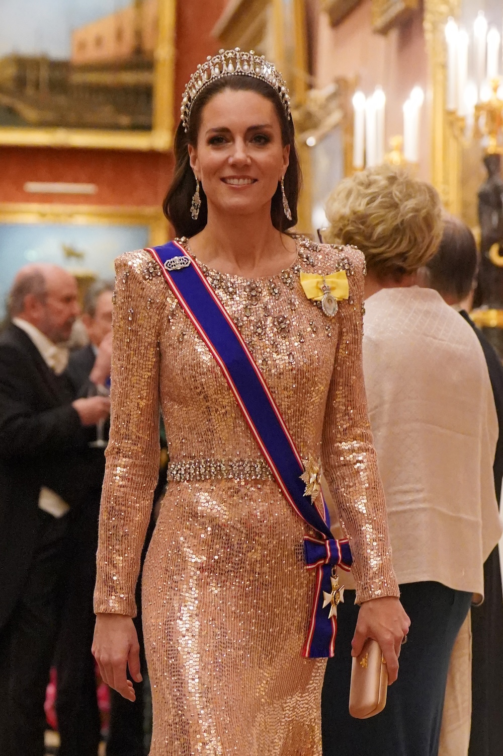 Kate Middleton está lista para Navidad y enamora a sus fans con una chaqueta blanca de perlas