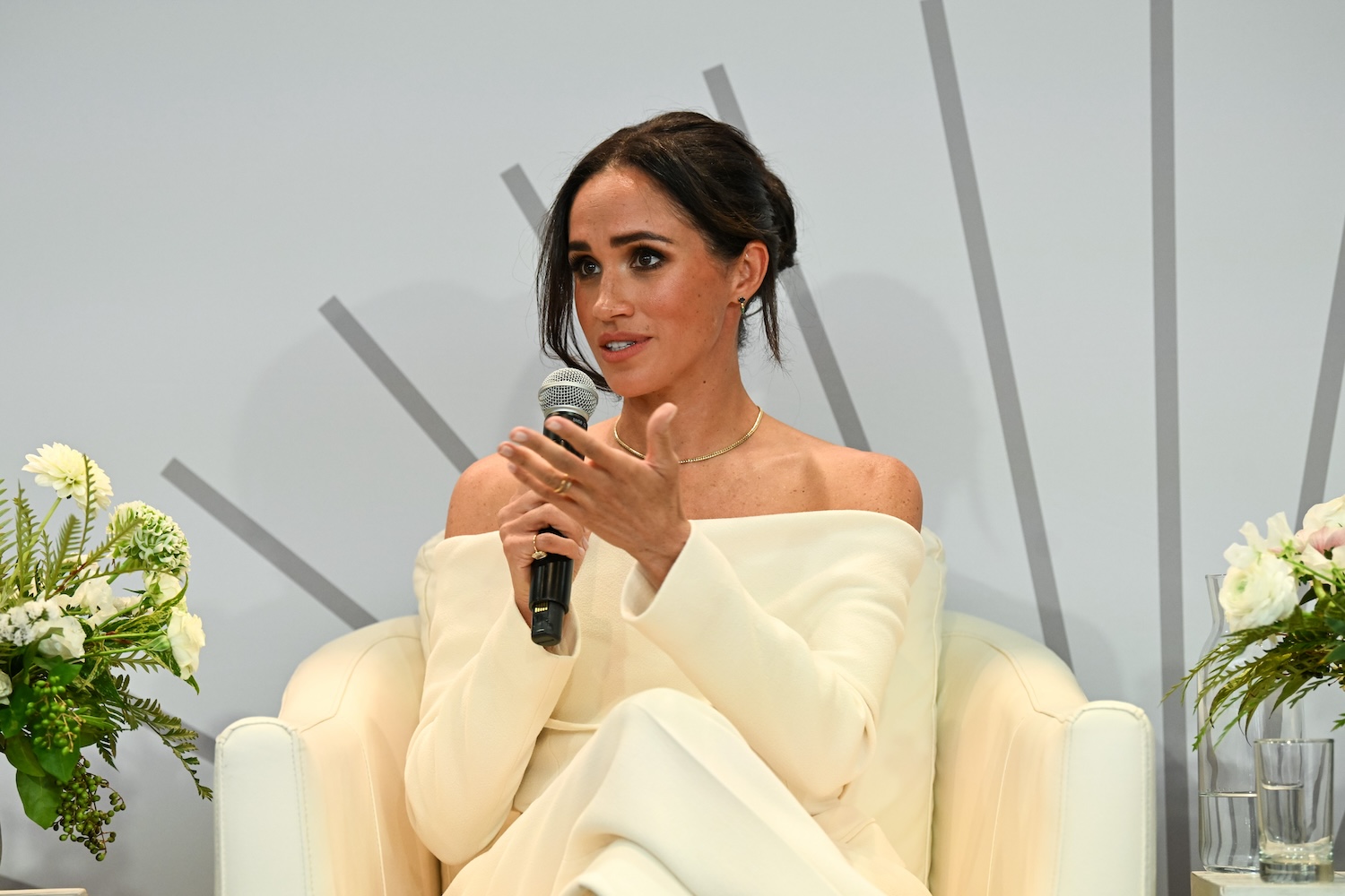 Tras controversia por el libro 'Endgame' Meghan Markle usa una pulsera que le dió el rey Carlos