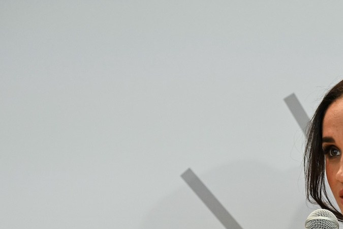 Tras controversia por el libro 'Endgame' Meghan Markle usa una pulsera que le dió el rey Carlos