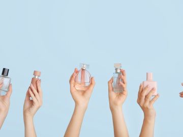 7 perfumes para mujeres de 50+ que son sofisticados, magnéticos y modernos