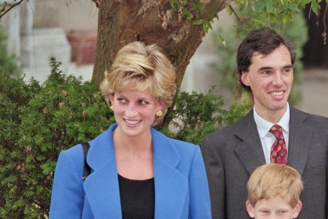 La razón por la que los príncipes Harry y William no podían comer con sus papás en Navidad