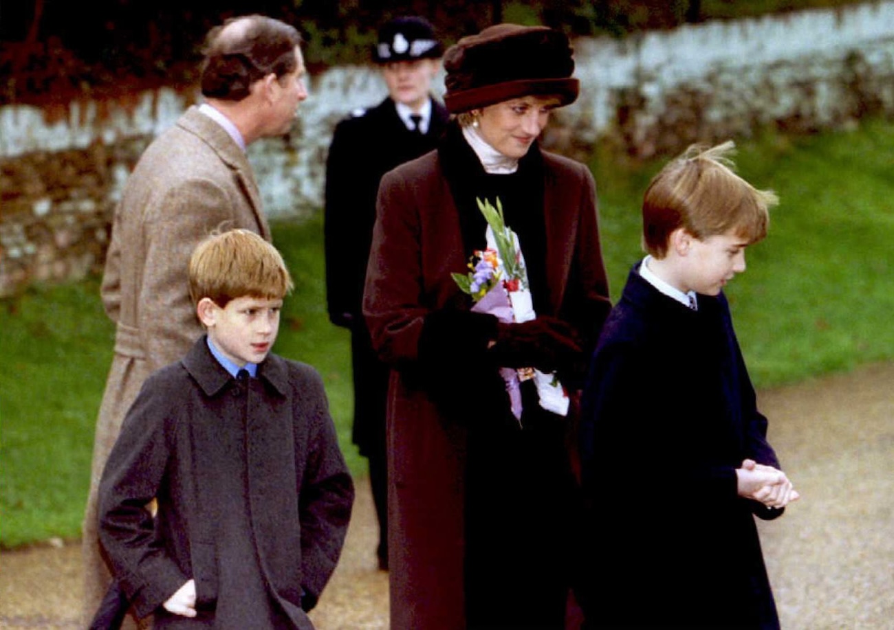 La razón por la que los príncipes Harry y William no podían comer con sus papás en Navidad