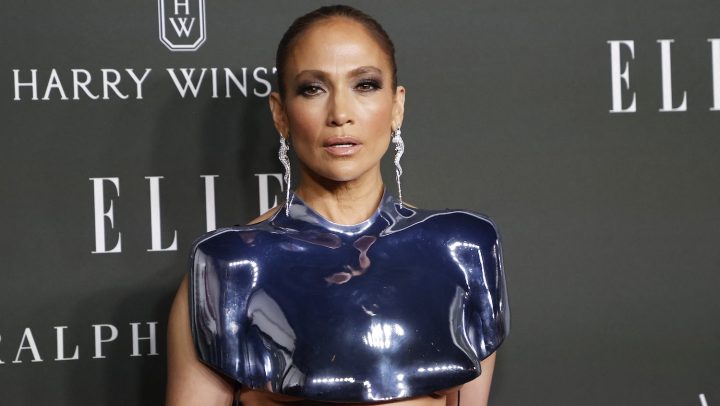 Jennifer Lopez usó unas botas altas de $543 dólares y en Amazon hay dupes desde $45 dólares