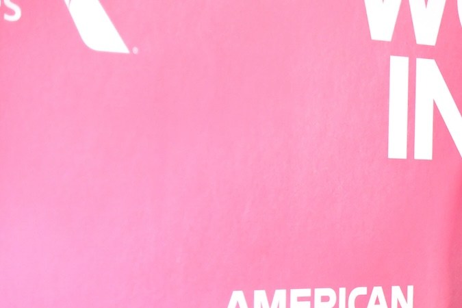 Ariana Grande en la alfombra roja de los premios Billboard Women in Music en 2018.