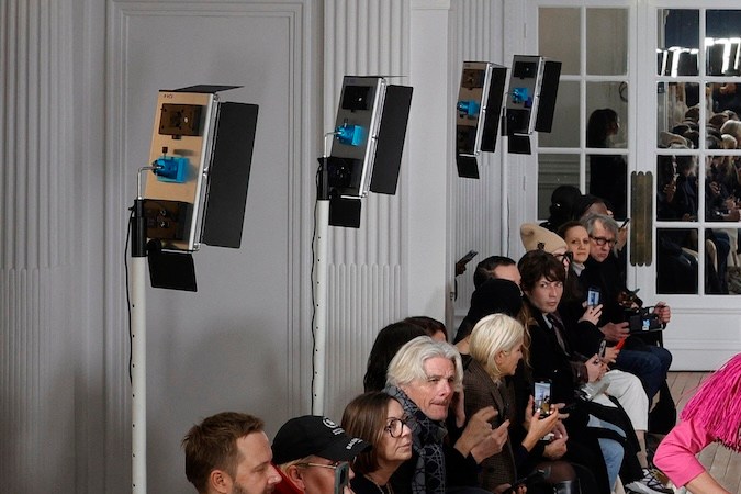 Look del desfile de Imane Ayissi en Paris Fashion Week Haute-Couture SS 2024.