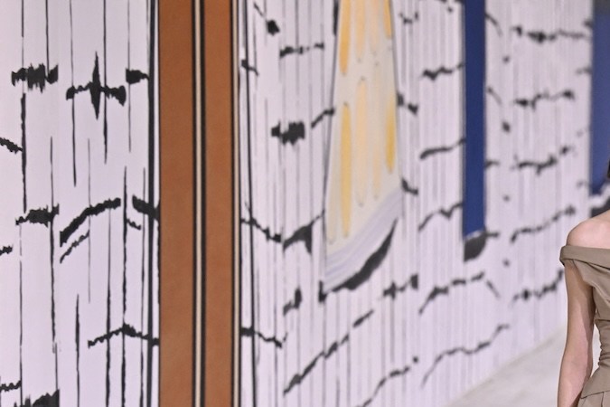 Look del desfile de Christian Dior en Paris Fashion Week Haute-Couture SS 2024.