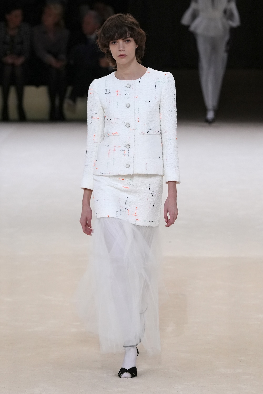 Modelo en el desfile de Chanel Haute Couture primavera/verano 2024 en París.