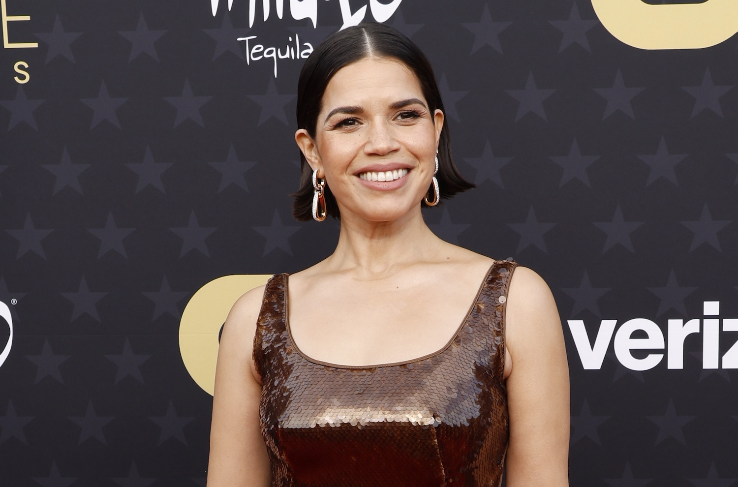 America Ferrera en la alfombra roja de los Critics Choice Awards 2024.