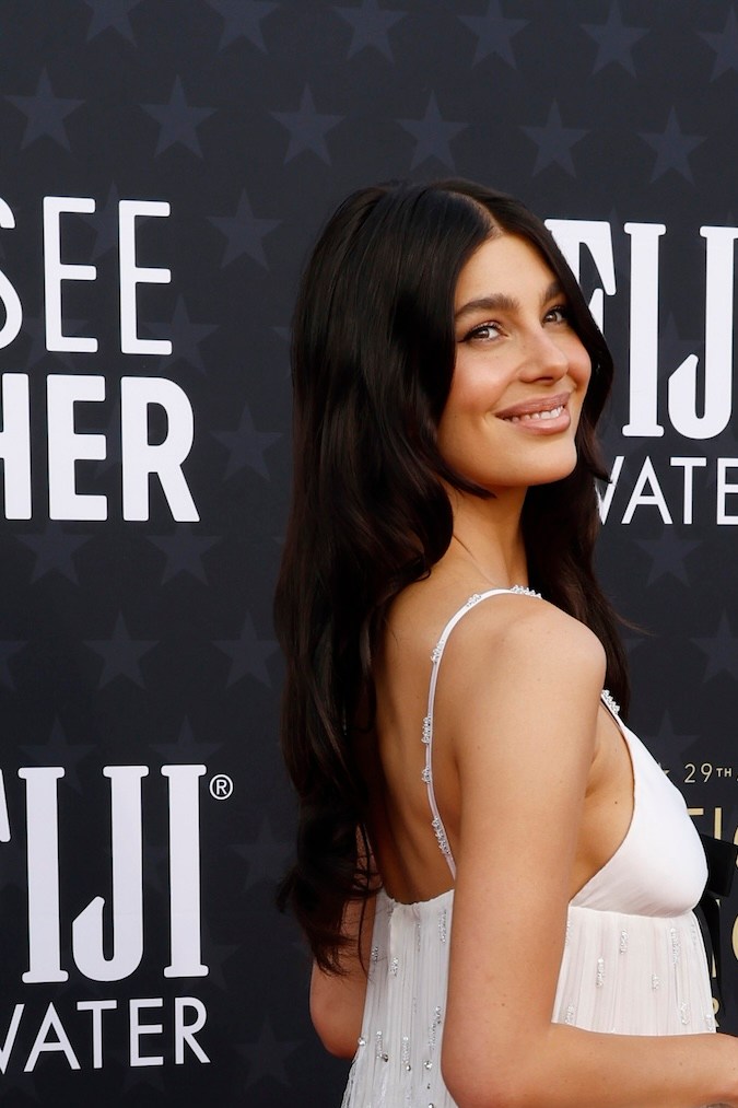 Camila Morrone en la alfombra roja de los Critics Choice Awards 2024.